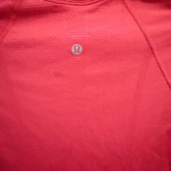 Lululemon Swiftly Tech Short-Sleeve Shirt 2.0 - Lip Gloss - Size 4 - Hip Length - Picture 3 of 5